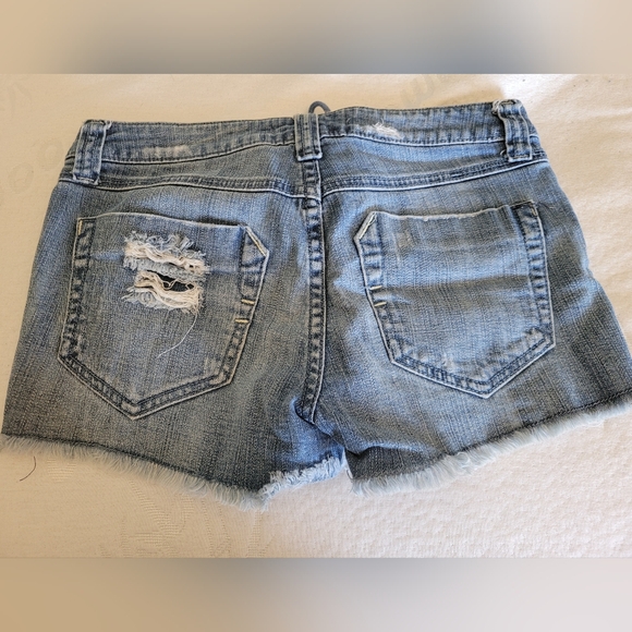 BUNDLE OF THREE PAIRS OF SHORTS/BERMUDAS (SIZE 2/26) - Picture 9 of 11